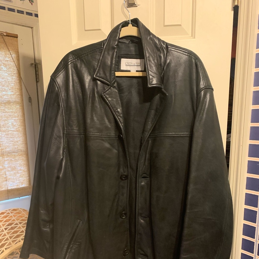 Men’s distressed Leather Barn coat;Lined and warm.